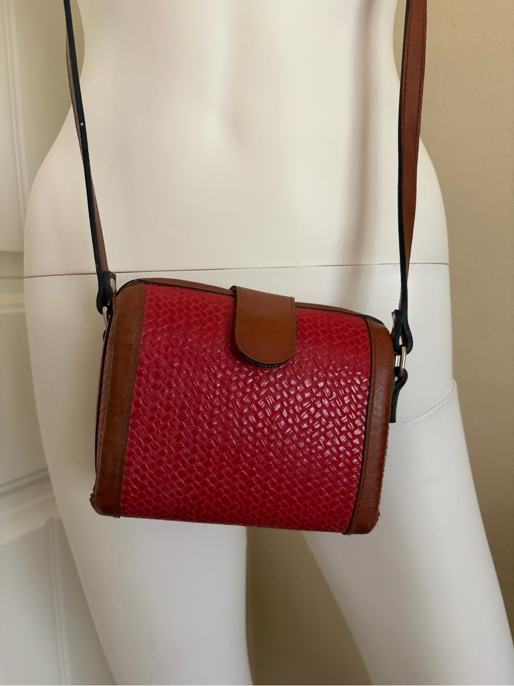 Vintage Red Woven Shoulder Crossbody Bag Purse with Brown Trim